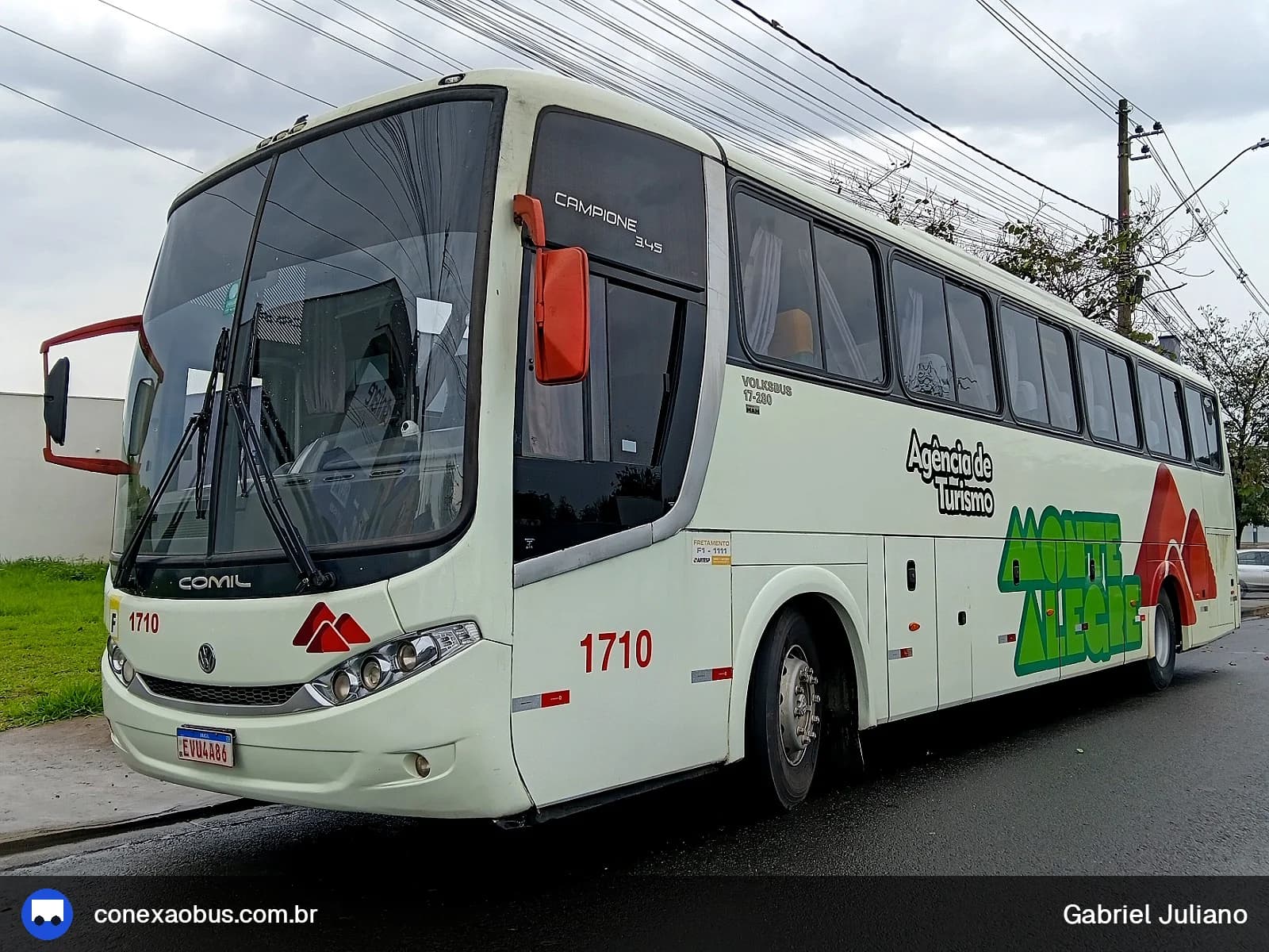 Ônibus Comil Campione 3.45 2011, da Monte Alegre Turismo, prefixo 1710, em Piracicaba-SP