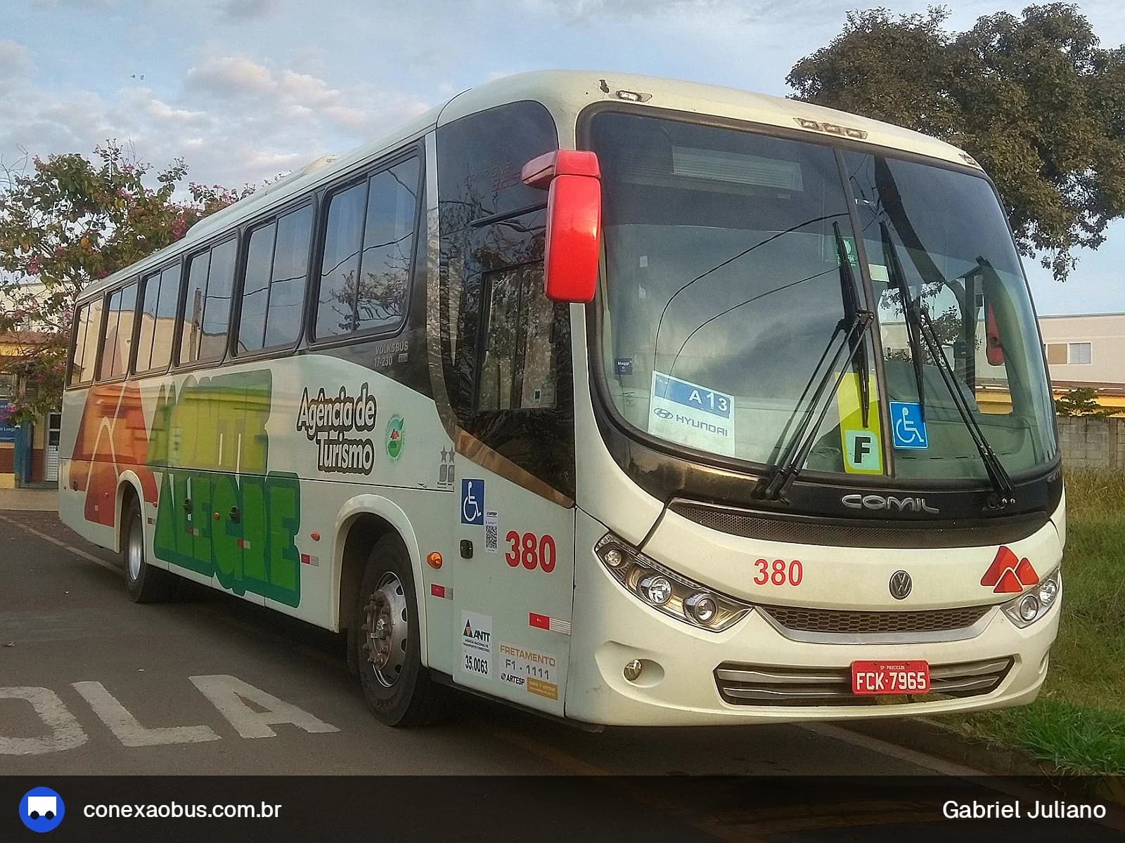 Ônibus Comil Campione 3.25 2014, da Monte Alegre Turismo, prefixo 380, em Piracicaba-SP