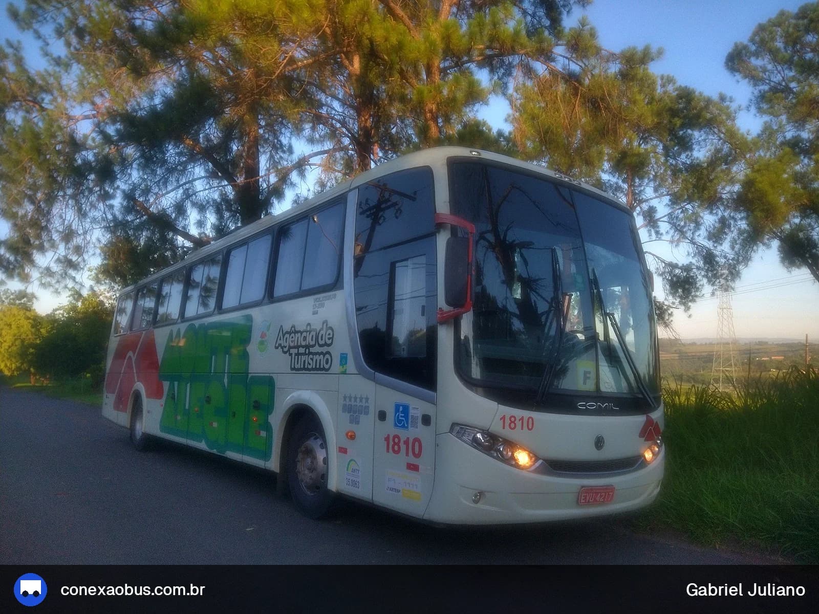 Ônibus Comil Campione 3.45 2011, da Monte Alegre Turismo, prefixo 1810, em Piracicaba-SP