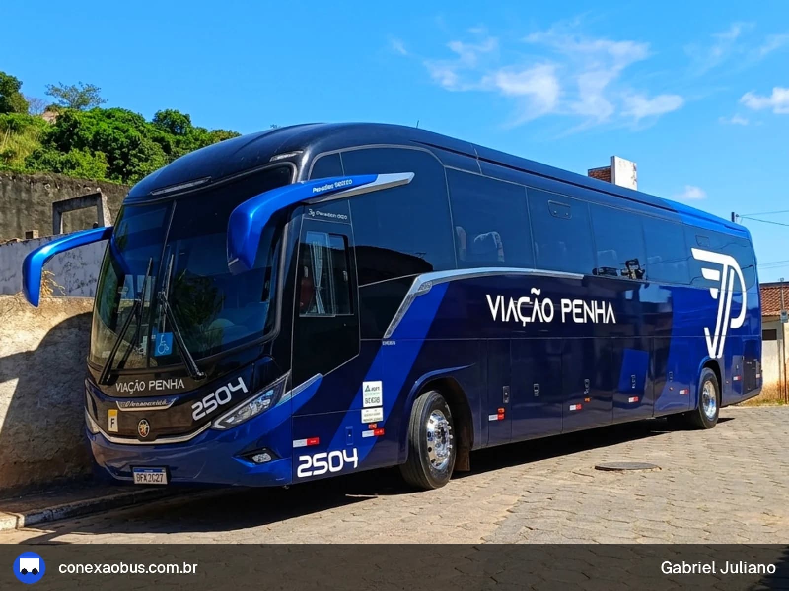 Ônibus Marcopolo Paradiso G8 1200, da Viação Penha, prefixo 2594, em Novo Cruzeiro-MG