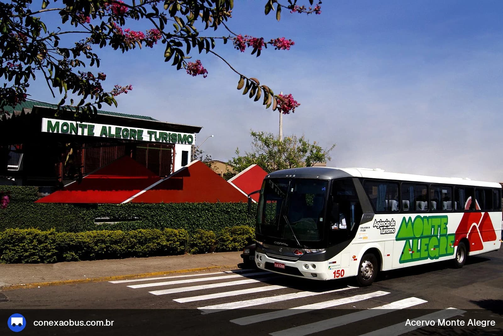 Ônibus Comil Campione Vision 3.25, da Monte Alegre Turismo, prefixo 150, em Piracicaba-SP
