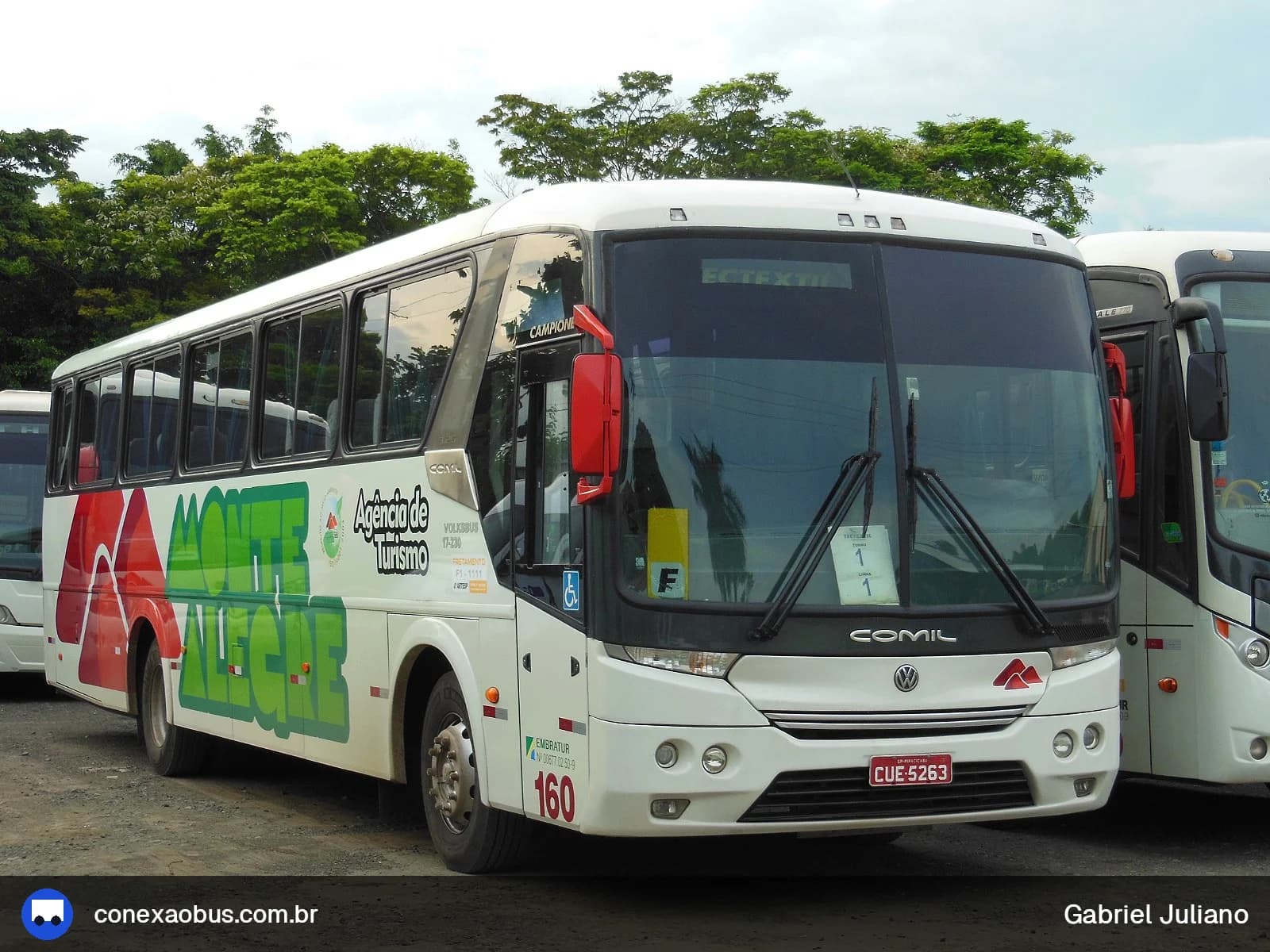 Ônibus Comil Campione Vision 3.25, da Monte Alegre Turismo, prefixo 160, em Piracicaba-SP