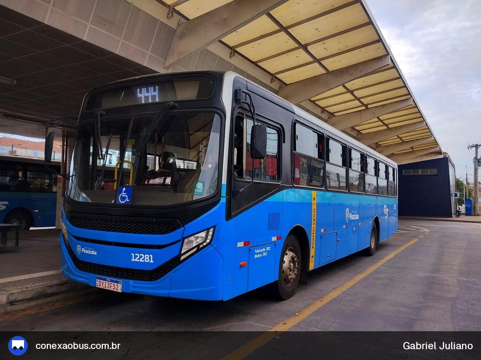Ônibus CAIO Apache Vip V, da Rápido Sumaré | Pira Mobilidade, prefixo 12281, em Piracicaba-SP