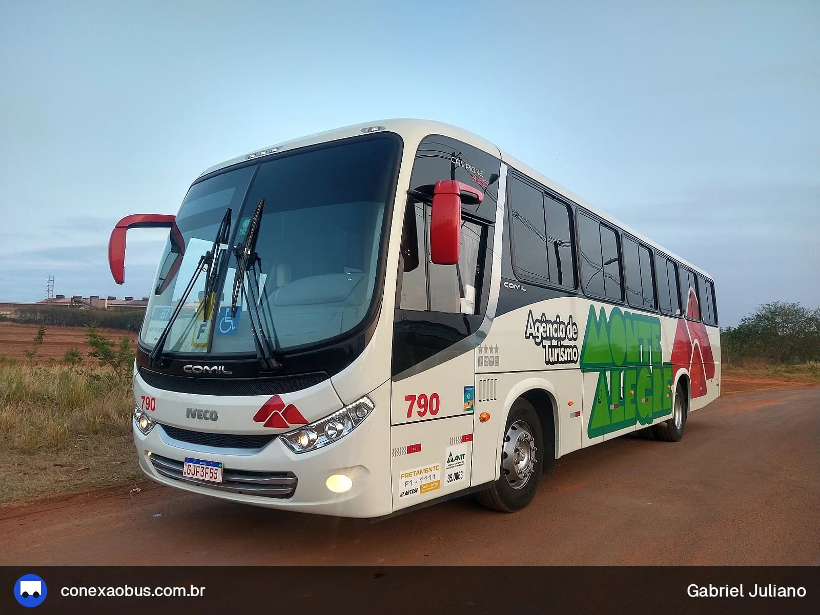Ônibus Comil Campione 3.25 2014, da Monte Alegre Turismo, prefixo 790, em Piracicaba-SP