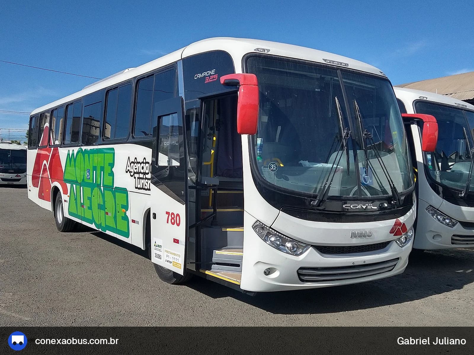 Ônibus Comil Campione 3.25 2014, da Monte Alegre Turismo, prefixo 780, em Piracicaba-SP