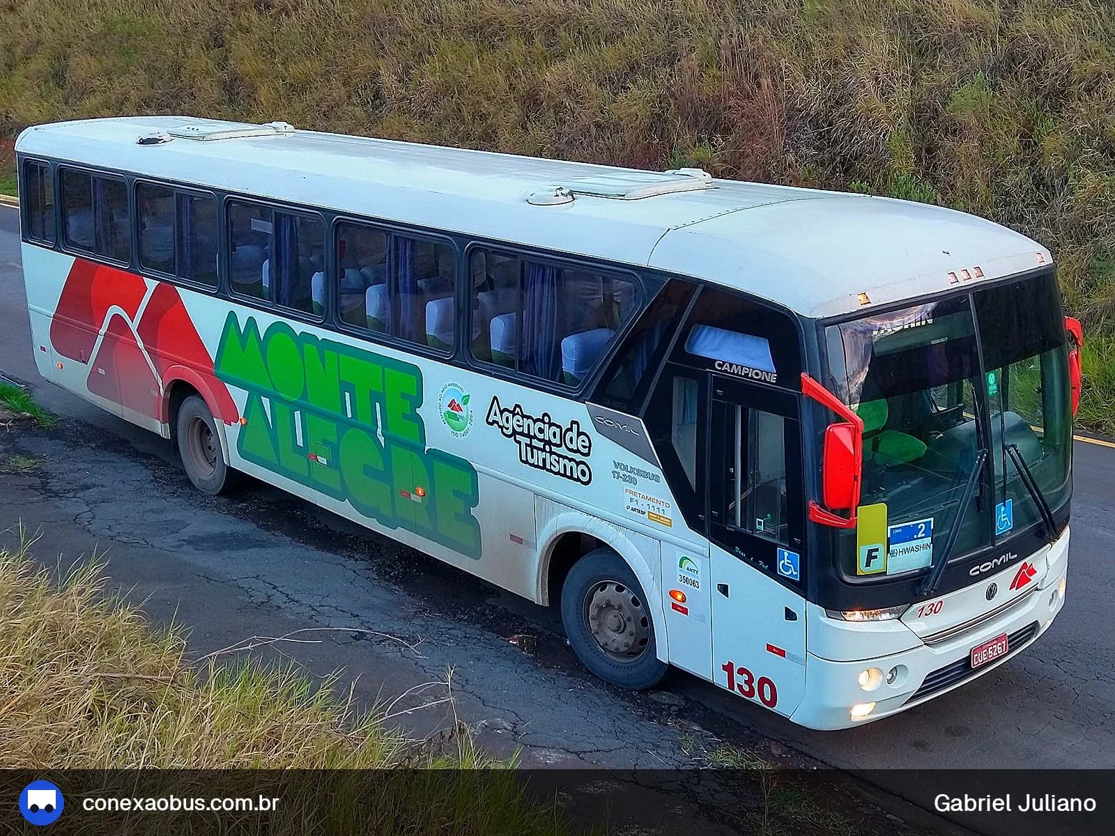 Ônibus Comil Campione Vision 3.25, da Monte Alegre Turismo, prefixo 130, em Piracicaba-SP