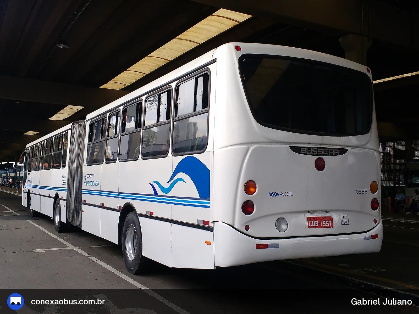 Ônibus Busscar Urbanuss Pluss articulado, da Via Ágil | Transporte Coletivo de Piracicaba, prefixo 0255, em Piracicaba-SP