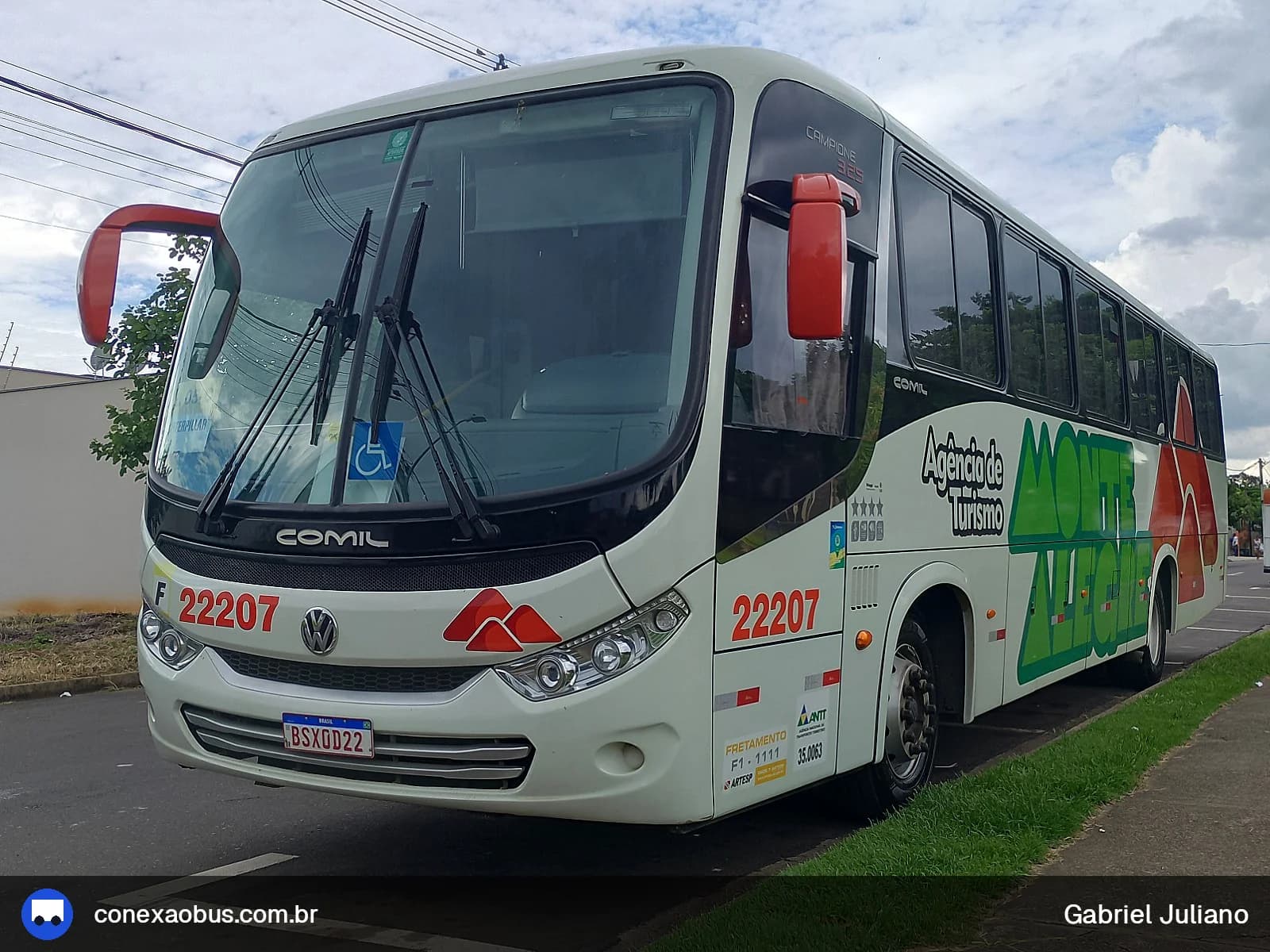 Ônibus Comil Campione 3.25 2014, da Monte Alegre Turismo, prefixo 22207, em Piracicaba-SP