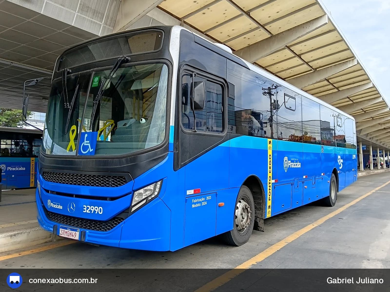 Ônibus CAIO Apache Vip V, da Rápido Sumaré | Pira Mobilidade, prefixo 32990, em Piracicaba-SP