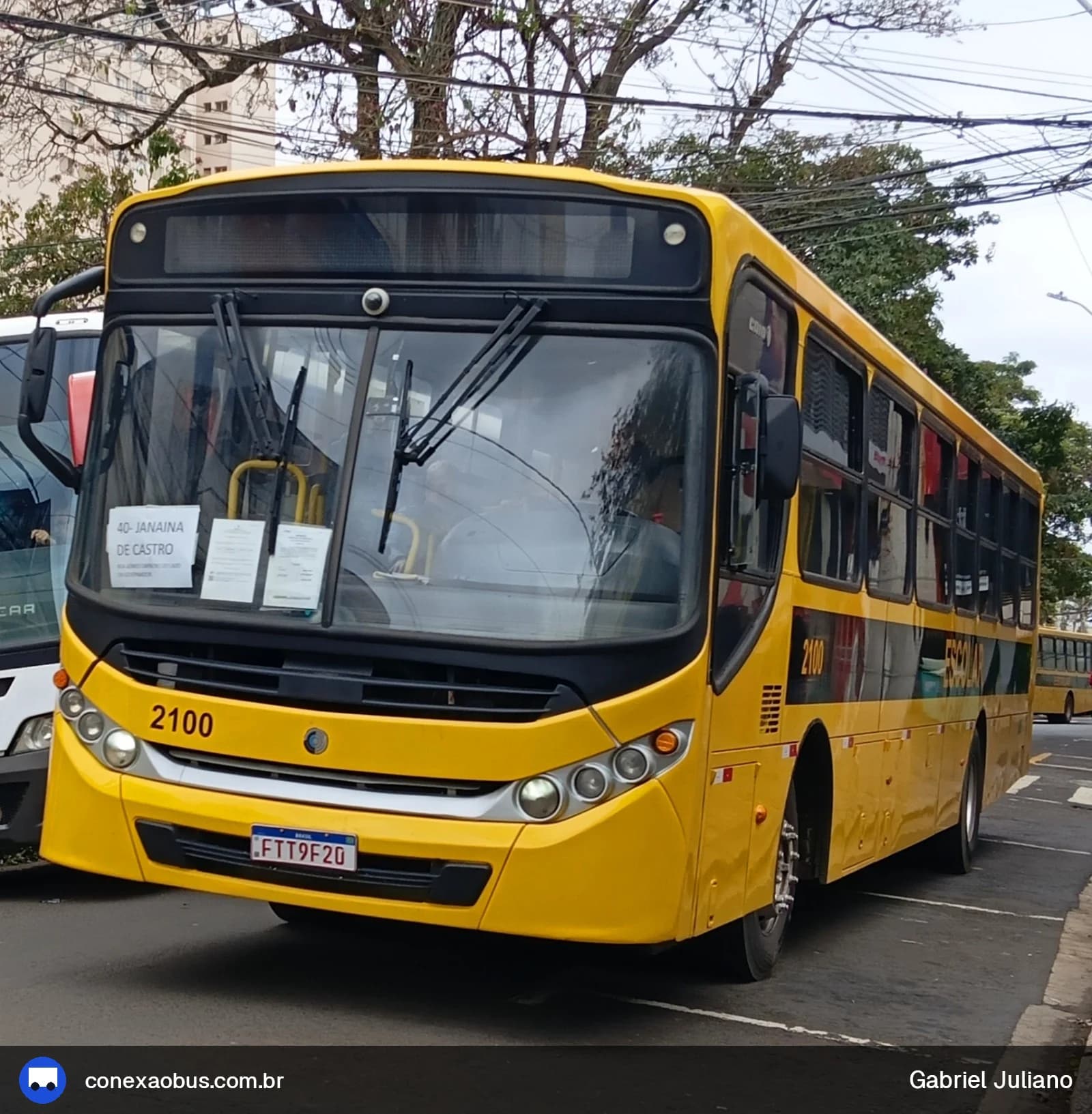 Ônibus CAIO Apache Vip III, da Viação Salire, prefixo 2100, em Piracicaba-SP