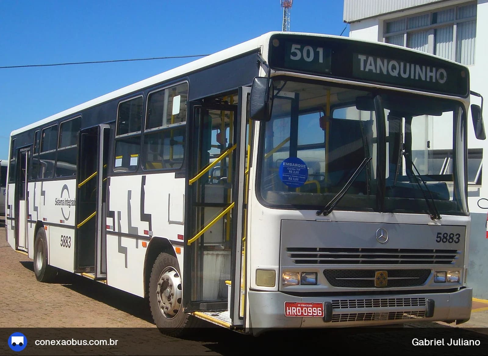Ônibus Busscar Urbanus 1994, da Viação Piracema de Transportes Ltda, prefixo 5883, em Piracicaba-SP