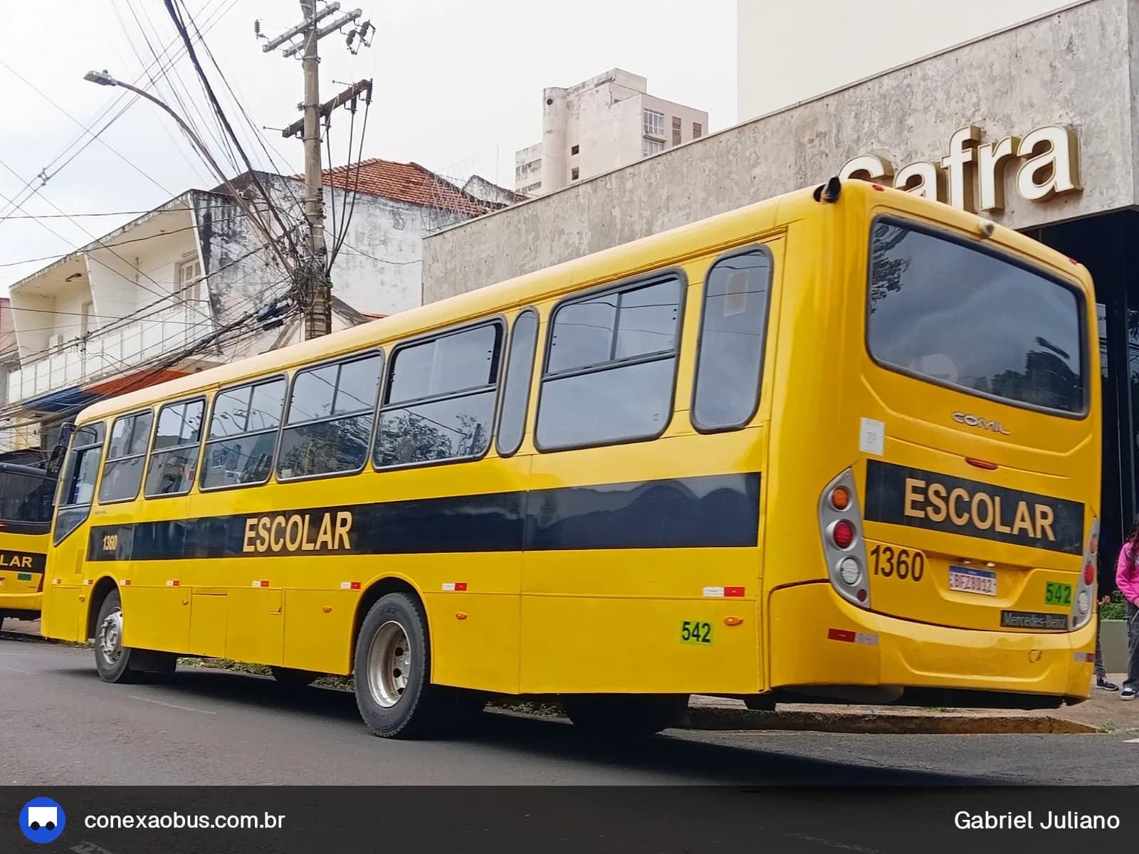 Ônibus Comil Svelto 2012, da Viação Salire, prefixo 1360, em Piracicaba-SP