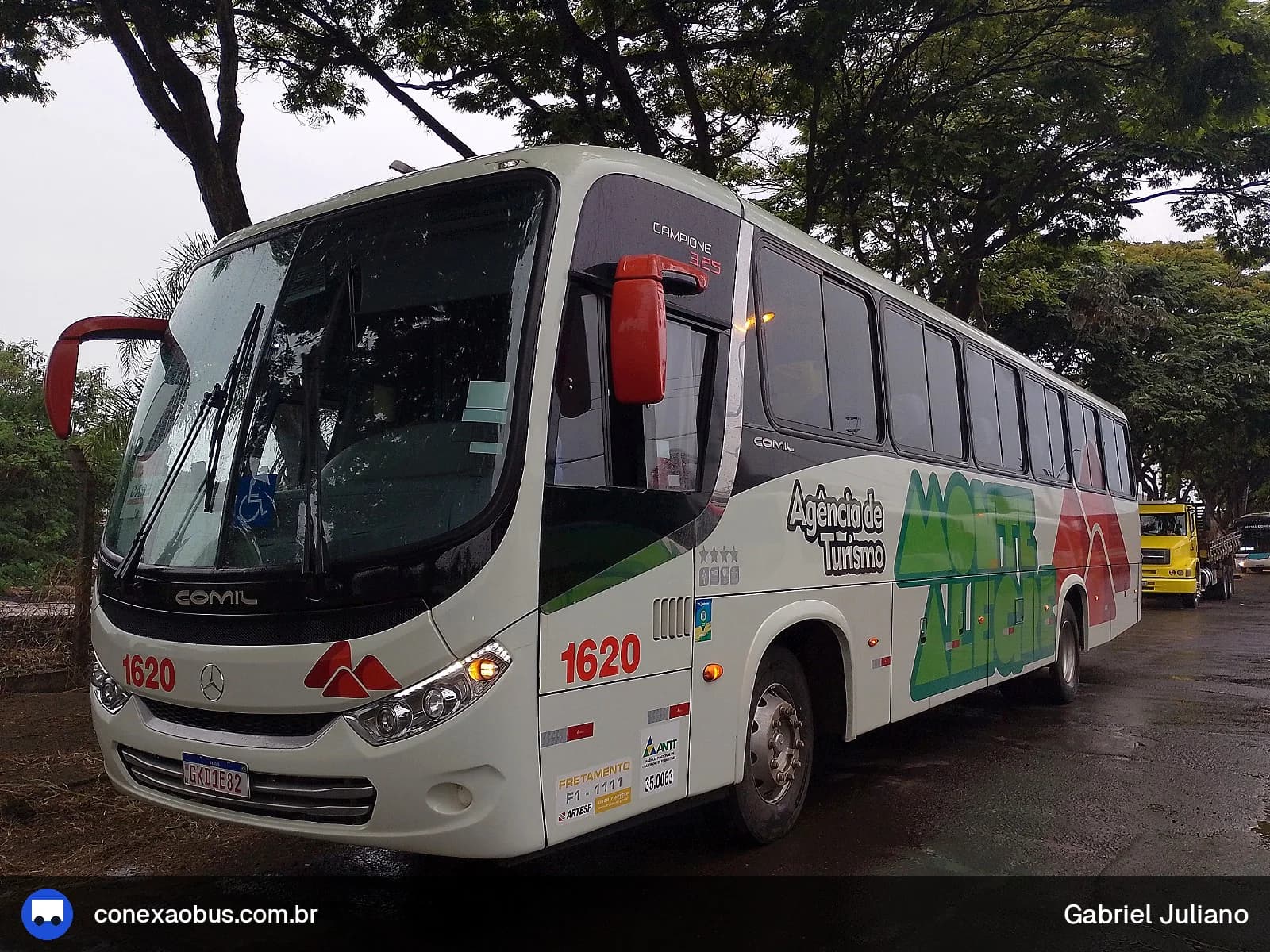 Ônibus Comil Campione 3.25 2014, da Monte Alegre Turismo, prefixo 1620, linha CNH / CASE, em Piracicaba-SP