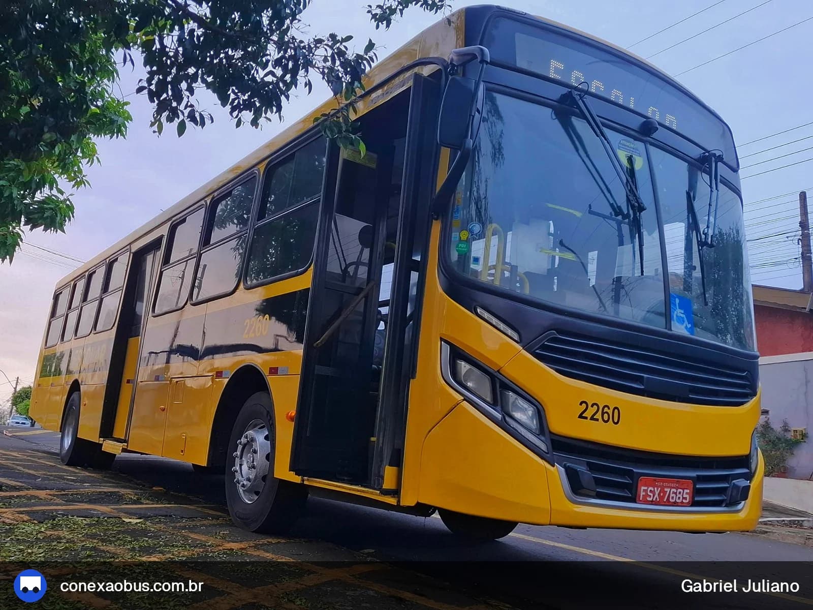Ônibus CAIO Apache Vip IV, da Viação Salire, prefixo 2260, em Piracicaba-SP