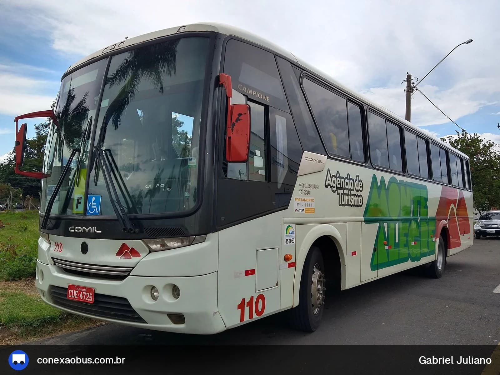 Ônibus Comil Campione Vision 3.25, da Monte Alegre Turismo, prefixo 110, em Piracicaba-SP