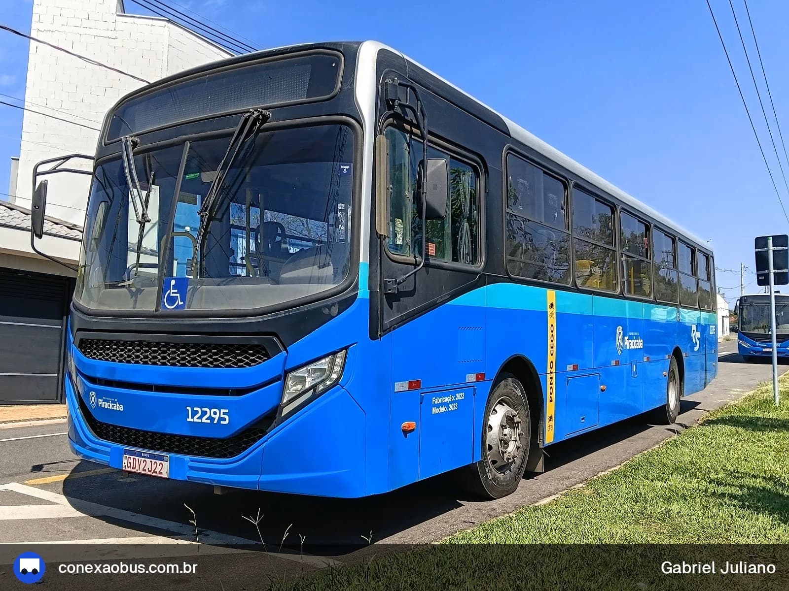 Ônibus CAIO Apache Vip V, da Rápido Sumaré | Pira Mobilidade, prefixo 12295, em Piracicaba-SP