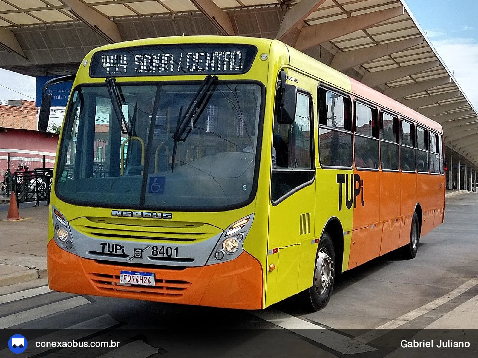 Ônibus Neobus Mega Plus, da TUPi | Transporte Urbano Piracicaba, prefixo 8401, linha 444 SÔNIA  / CENTRO, em Piracicaba-SP