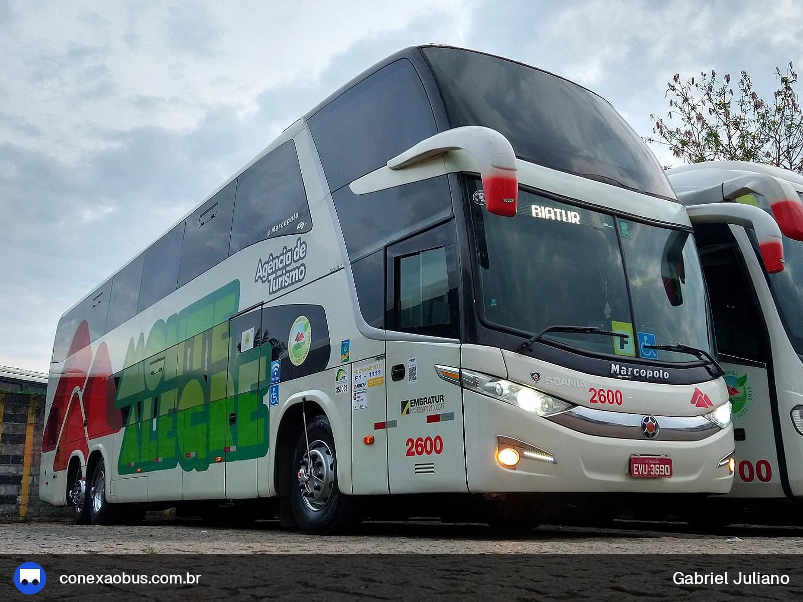 Ônibus Marcopolo Paradiso G7 1800 DD, da Monte Alegre Turismo, prefixo 2600, em Piracicaba-SP