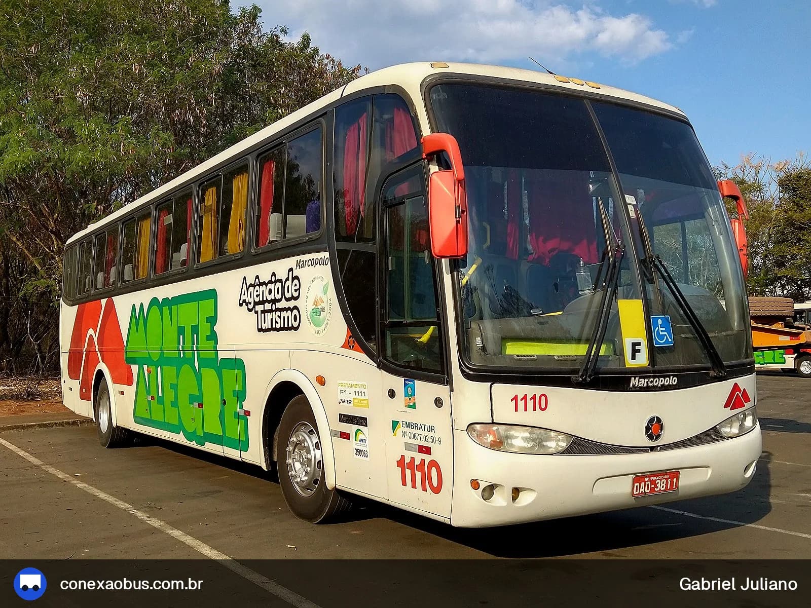 Ônibus Marcopolo Viaggio G6 1050, da Monte Alegre Turismo, prefixo 1110, em Piracicaba-SP