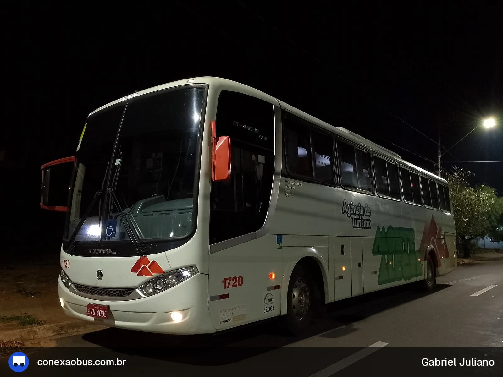 Ônibus Comil Campione 3.45 2011, da Monte Alegre Turismo, prefixo 1720, em Piracicaba-SP