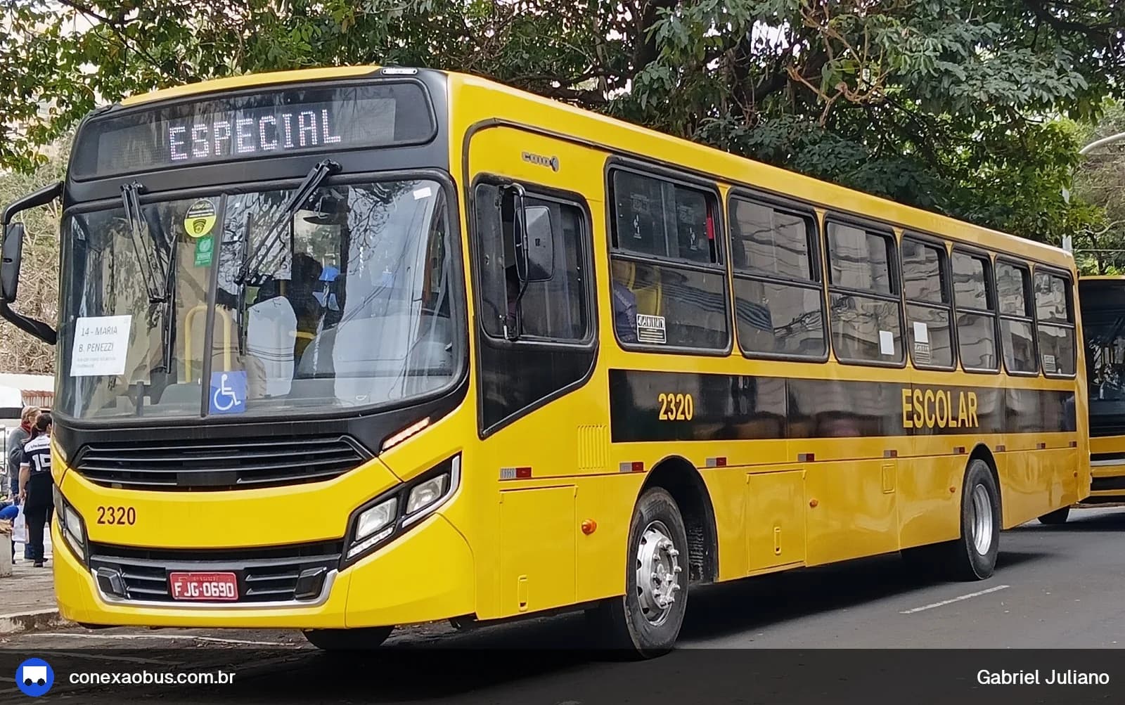 Ônibus CAIO Apache Vip IV, da Viação Salire, prefixo 2230, em Piracicaba-SP