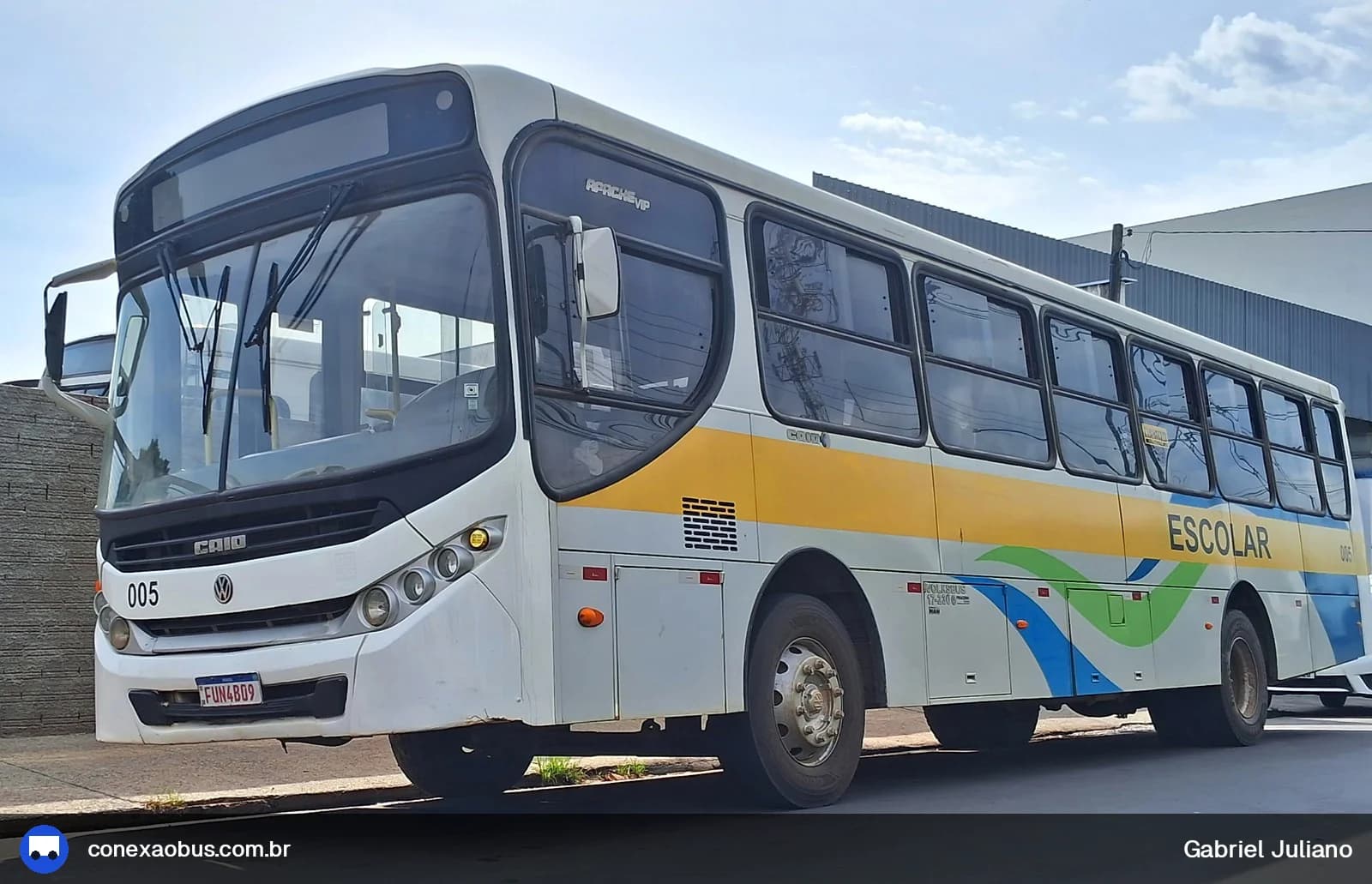 Ônibus CAIO Apache Vip III, da Terra Auto Viação, prefixo 005, em Charqueada-SP