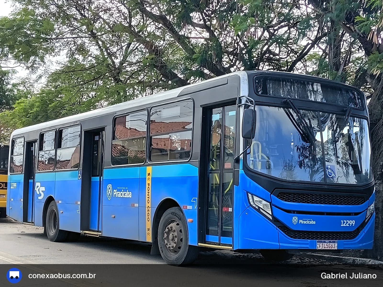Ônibus CAIO Apache Vip V, da Rápido Sumaré | Pira Mobilidade, prefixo 12299, em Piracicaba-SP