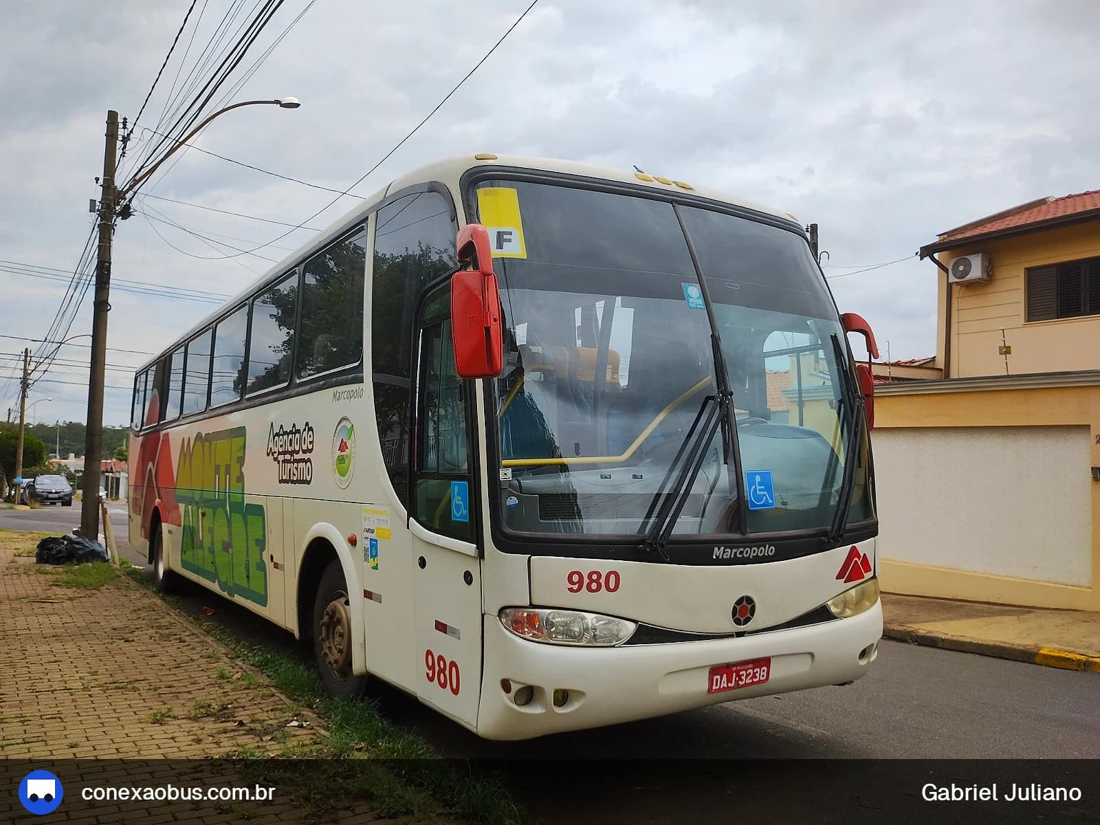 Ônibus Marcopolo Viaggio G6 1050, da Monte Alegre Turismo, prefixo 980, em Piracicaba-SP