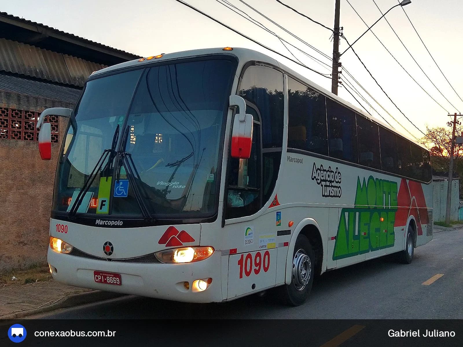 Ônibus Marcopolo Viaggio G6 1050, da Monte Alegre Turismo, prefixo 1090, em Piracicaba-SP