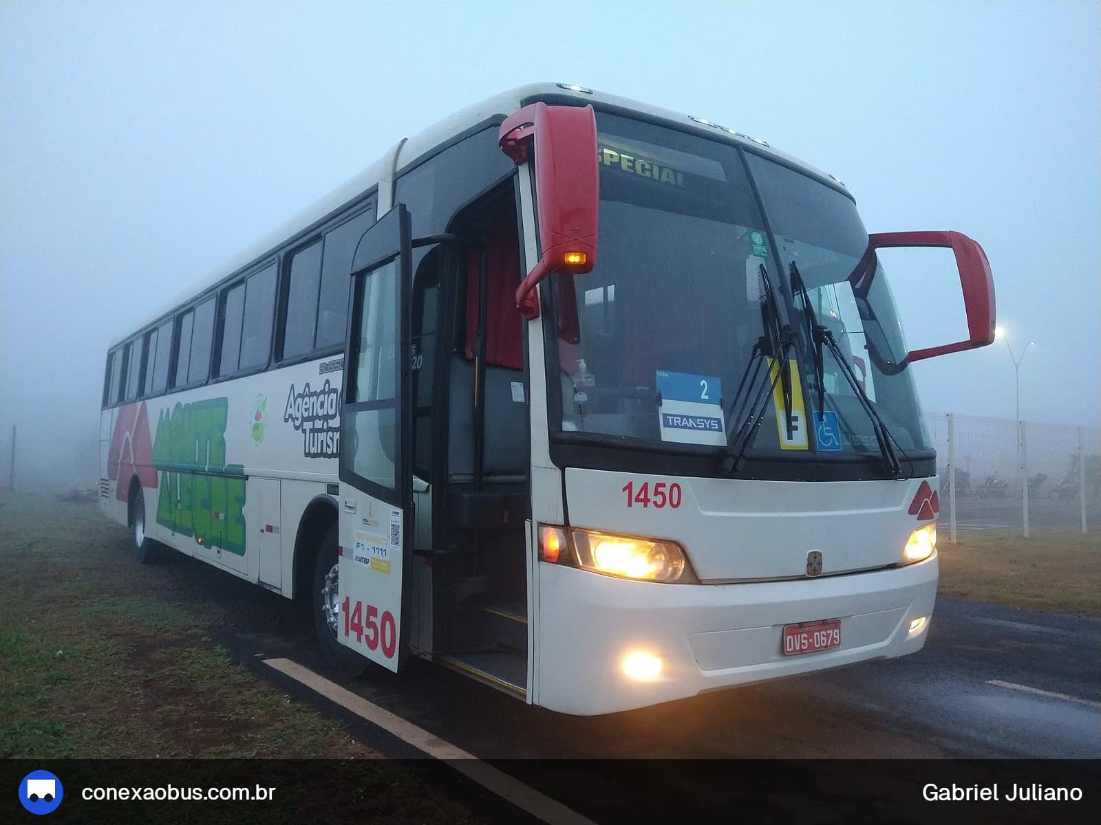 Ônibus Busscar El Buss 320, da Monte Alegre Turismo, prefixo 1450, em Piracicaba-SP