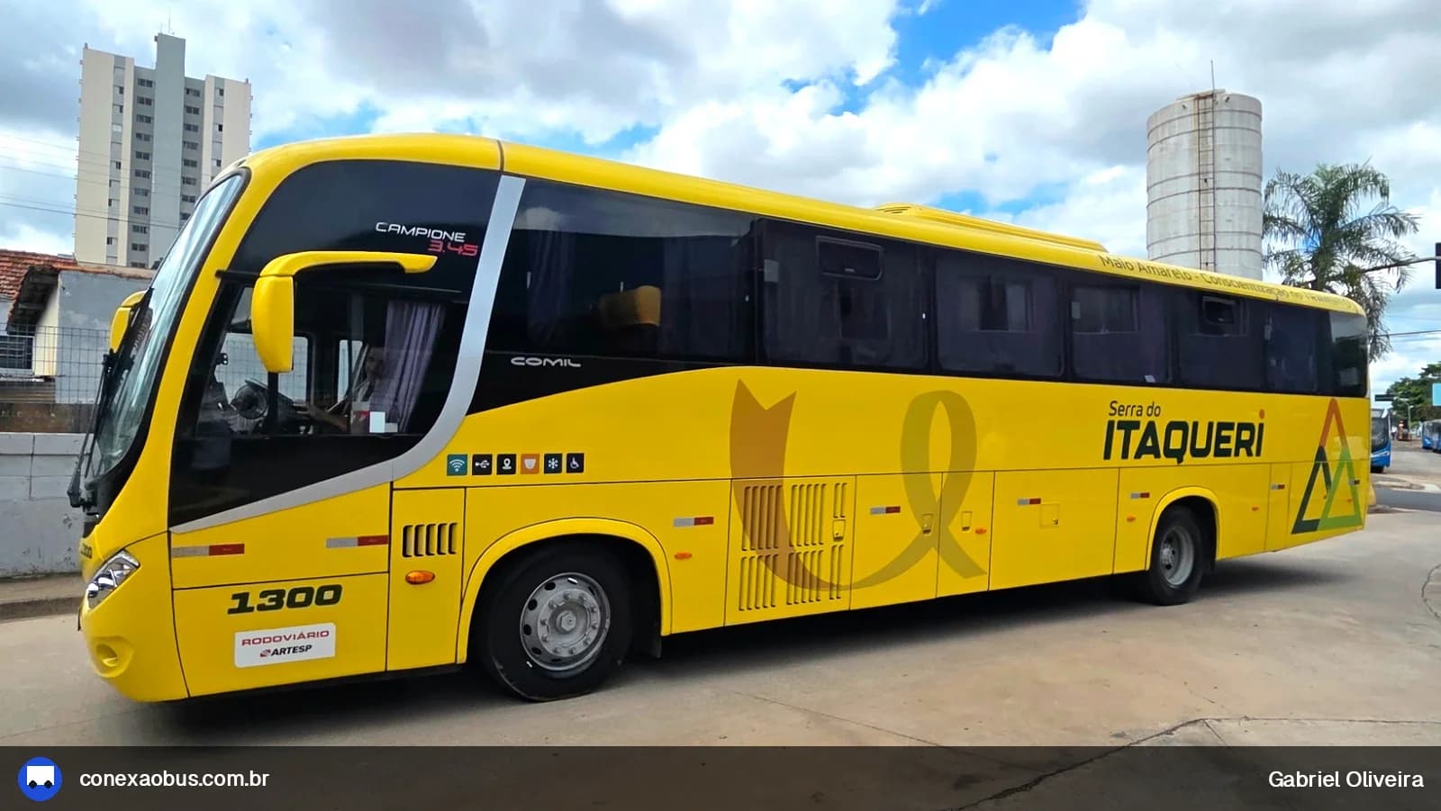 Ônibus Comil Campione 3.45, da Itaqueri, prefixo 1300, em Piracicaba-SP