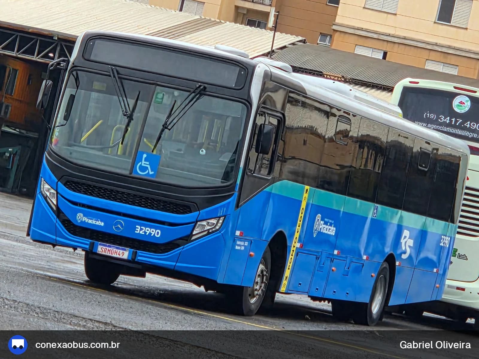 Ônibus CAIO Apache Vip V, da Rápido Sumaré | Pira Mobilidade, prefixo 32990, em Piracicaba-SP