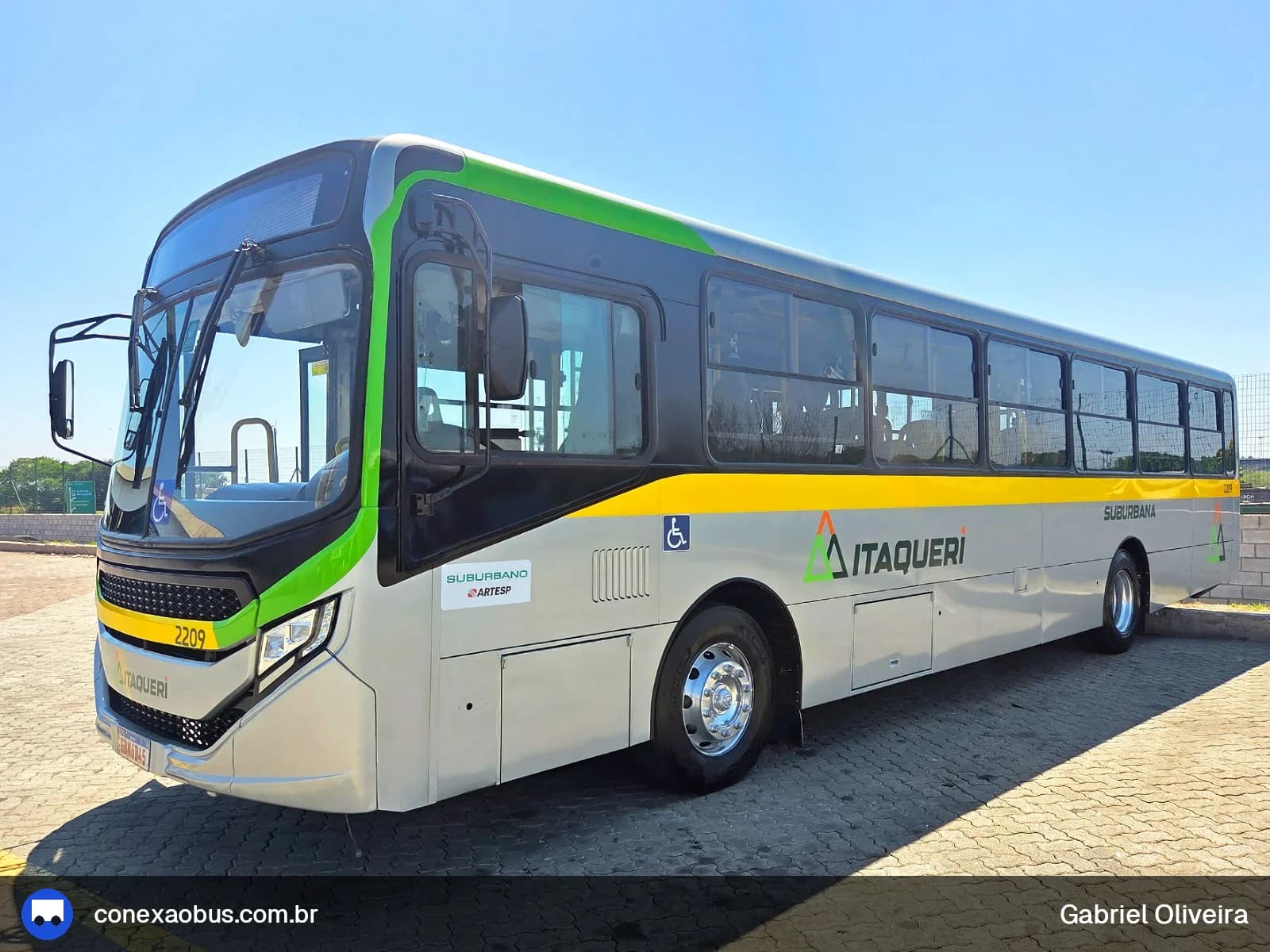 Ônibus CAIO Apache Vip V, da Viação Itaqueri, prefixo 2209, em Piracicaba-SP