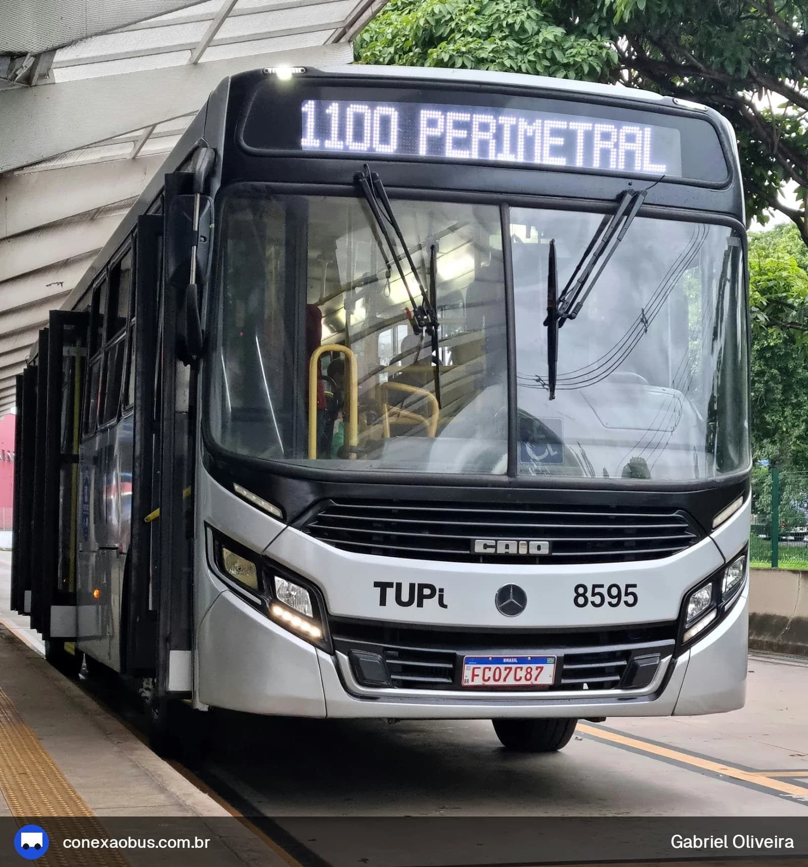 Ônibus CAIO Apache Vip IV, da TUPi | Transporte Urbano Piracicaba, prefixo 8595, em Piracicaba-SP